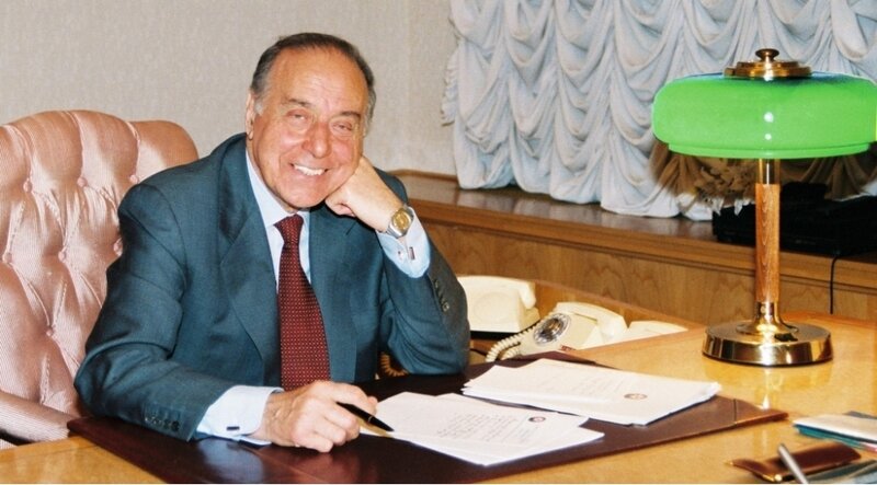 "Ümummilli lider Heydər Əliyev hər zaman dövlətinin və xalqının mənafeyini hər şeydən üstün tutub" - Emil Əkbərov