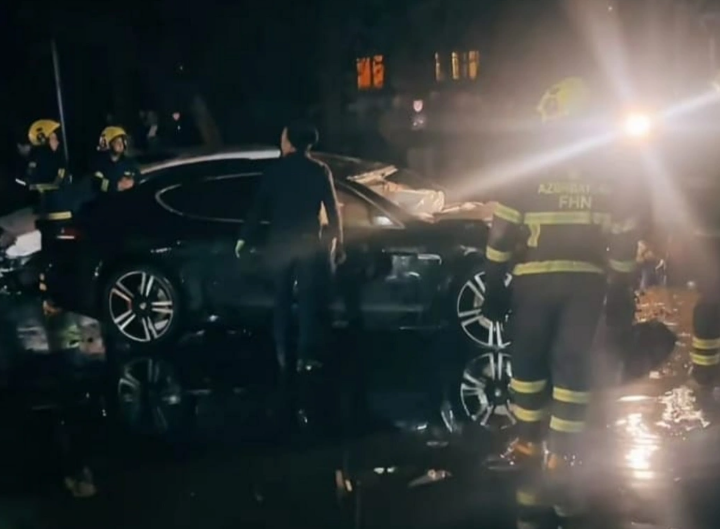 Bakıda "Porsche"nin düşdüyü qəzada GÜCLÜ YANĞIN: Xəsarət alanın vəziyyəti açıqlandı