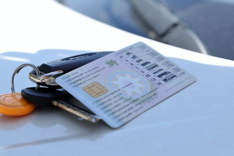 Saxta sürücülük vəsiqəsi istifadə edən şəxs CƏZALANDIRILIB