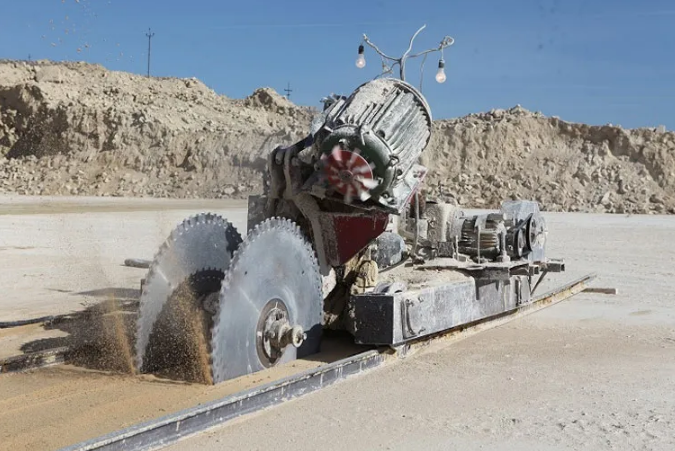 Güzdəkdə Bəhram Məlikova məxsus olduğu karxananın işlədilməsinə hansı məmur icazə verib? - Araşdırma