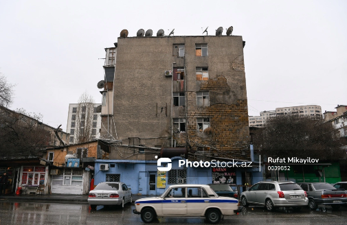 Binəqədidə binada yanğın başlayıb