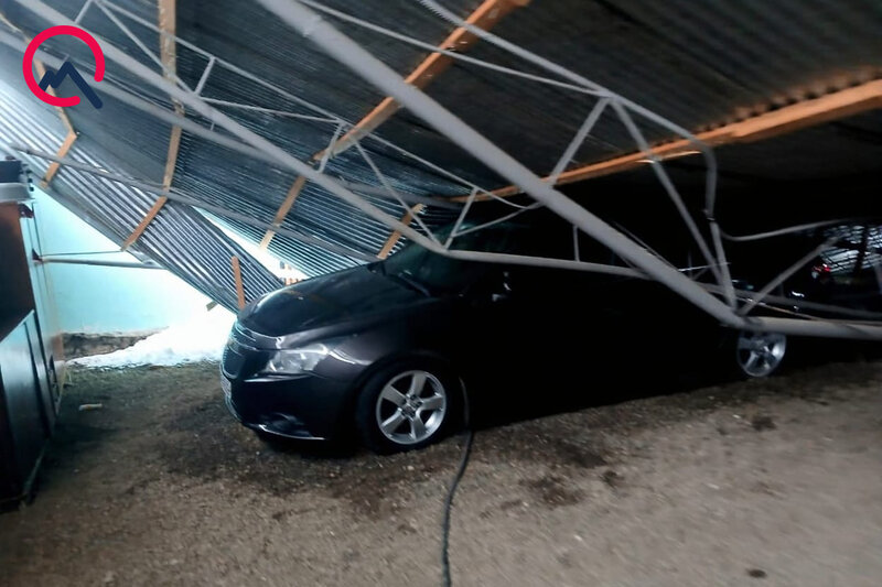 Güclü qar talvarı uçurdu - Maşınlar əzildi - Fotolar