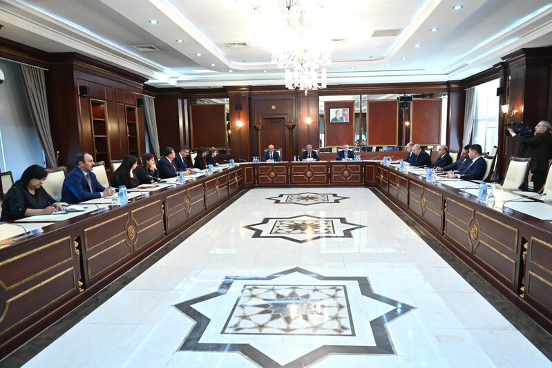 İctimai birliklər və dini qurumlar komitəsinin yaz sessiyasında ilk iclası keçirilib