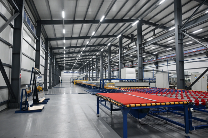 İlham Əliyev Sumqayıt Sənaye Parkında güzgü vərəqələrin istehsalı zavodunun açılışında iştirak edib