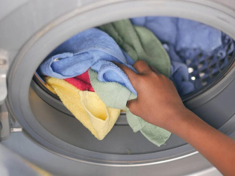 Gecə paltaryuyan maşın qoşanların nəzərinə