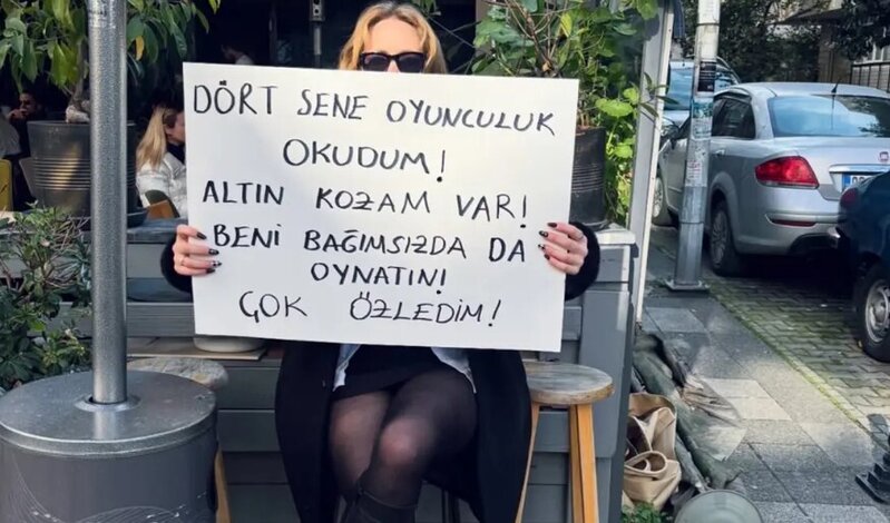 Məşhur aktrisa pankartla DİQQƏT ÇƏKDİ: "4 il oxudum ..."