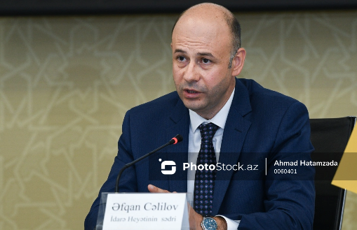 Yeni sədr iki nəfəri işdən çıxardı