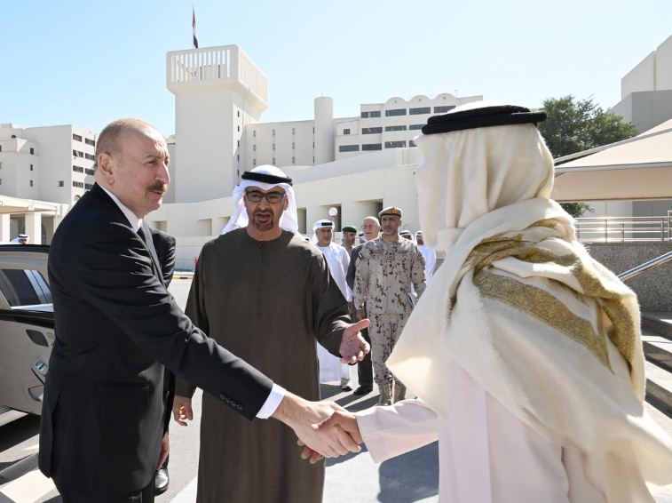 Azərbaycanın və BƏƏ prezidentləri Əbu-Dabidə "Sülh Qalxanı - 2026" birgə əməliyyat-taktiki təlimini izləyiblər