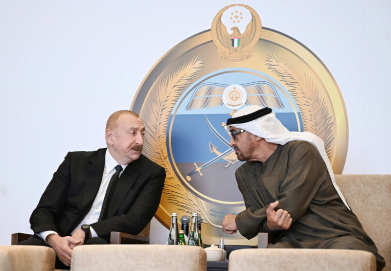 Azərbaycanın və BƏƏ prezidentləri Əbu-Dabidə "Sülh Qalxanı - 2026" birgə əməliyyat-taktiki təlimini izləyiblər