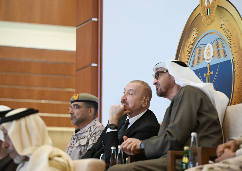 Azərbaycanın və BƏƏ prezidentləri Əbu-Dabidə "Sülh Qalxanı - 2026" birgə əməliyyat-taktiki təlimini izləyiblər