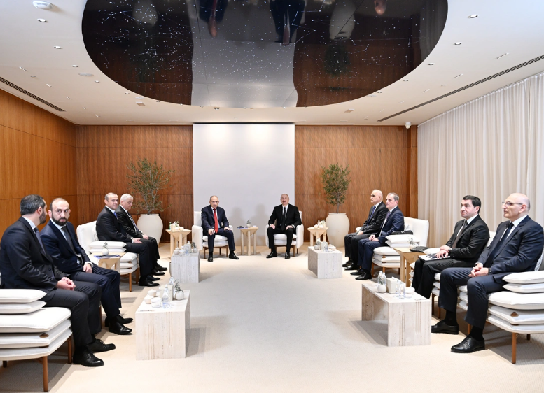 Əbu-Dabidə İlham Əliyev və Nikol Paşinyan arasında görüş keçirilib