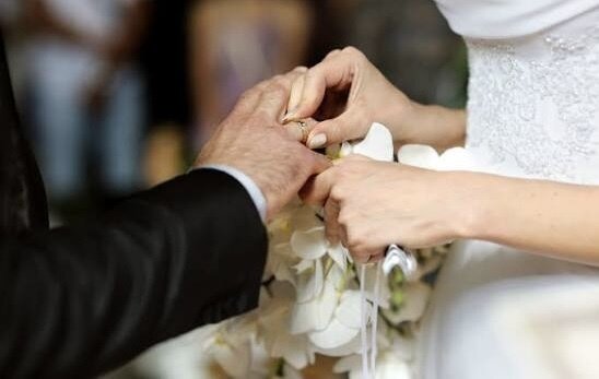 Evlilikdə maddiyyat meyarı: Gənclər niyə gec ailə qurur?