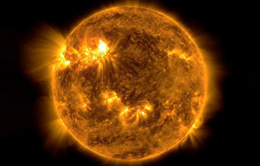 Günəşdə güclü partlayış baş verib