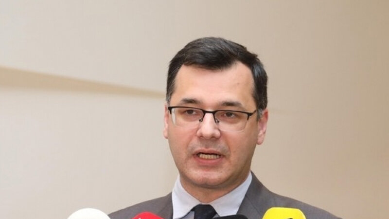 Nazirin müşaviri vəzifəsindən azad edildi