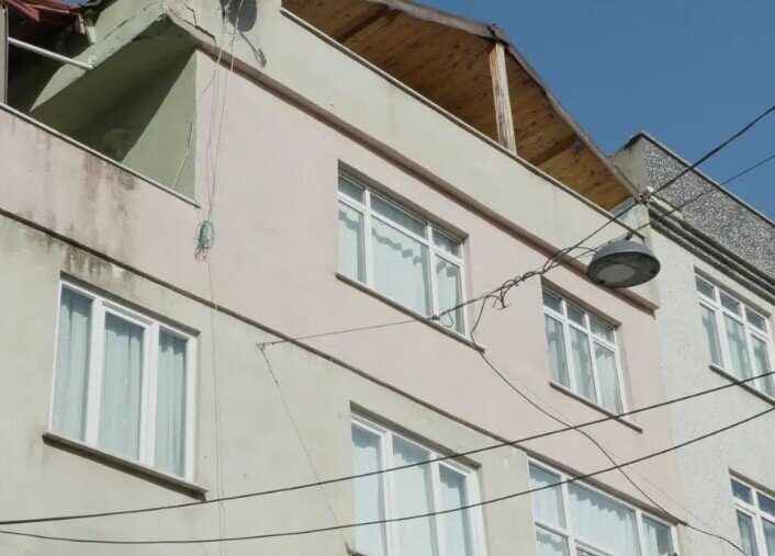 Sakinlər 67 yaşlı qadının bu davranışlarından şikayətçidir - VİDEO