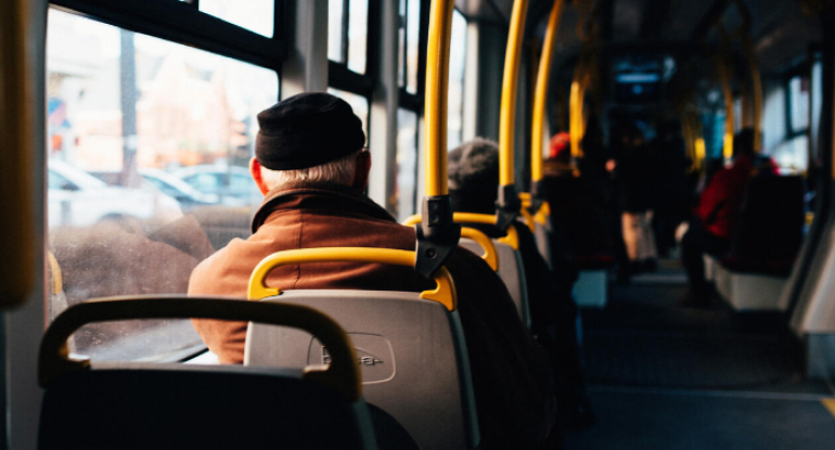 72 yaşlı kişi avtobusda öldü