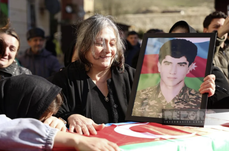 Daha bir itkin şəhidimiz dəfn olundu - Fotolar