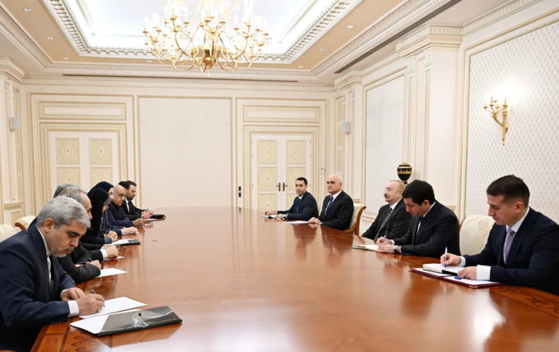 İlham Əliyev İranın yol və şəhərsalma nazirinin başçılıq etdiyi nümayəndə heyətini qəbul edib