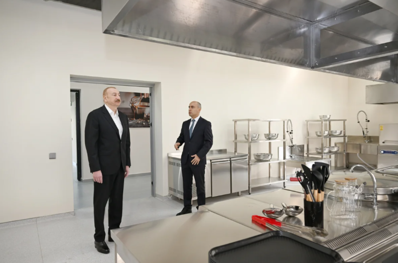 İlham Əliyev Lənkəran Dövlət Peşə Təhsil Mərkəzinin açılışında iştirak edib