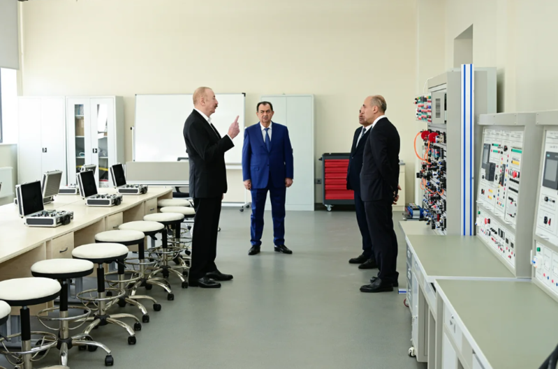 İlham Əliyev Lənkəran Dövlət Peşə Təhsil Mərkəzinin açılışında iştirak edib