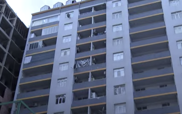 Xırdalanda 13-cü mərtəbədən yıxılan oğlan sağ qaldı