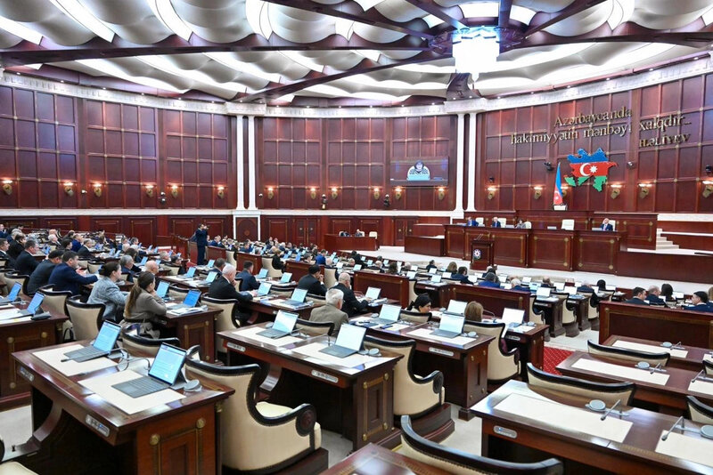 Milli Məclisin plenar iclası başlayıb