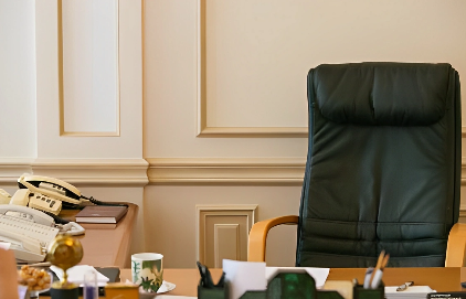 İcra başçısı köməkçisini işdən çıxardı