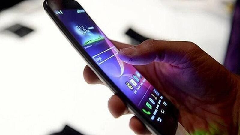 Telefon oğurladı, satıb pulunu nənəsinə xərclədi