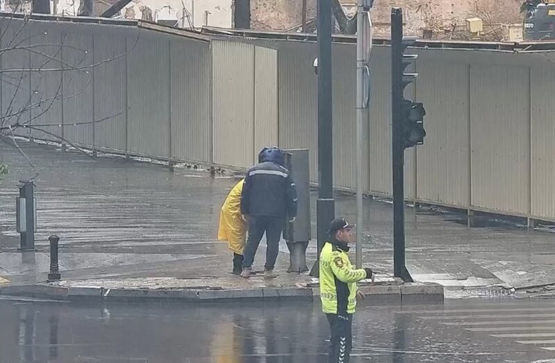 NİİM: Yağışa görə svetoforlar və onların idarəetmə qurğuları fasiləsiz diqqətdə saxlanılır