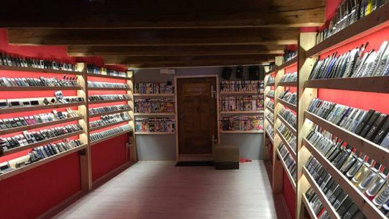 Bakıda 20 yaşlı gənc 12 minlik telefon oğurladı (VİDEO)