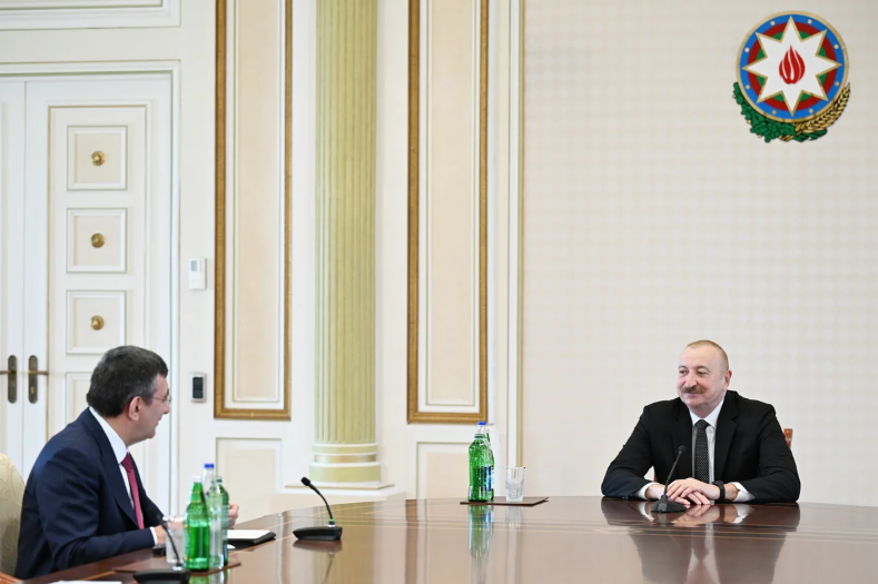 İlham Əliyev TDT-yə üzv dövlətlərin hökumət başçılarının görüşünün iştirakçılarını qəbul edib - FOTO