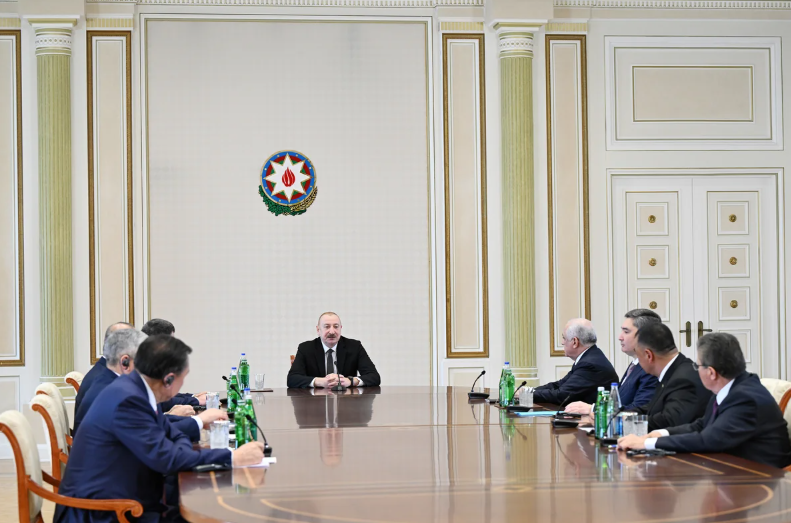 İlham Əliyev TDT-yə üzv dövlətlərin hökumət başçılarının görüşünün iştirakçılarını qəbul edib - FOTO