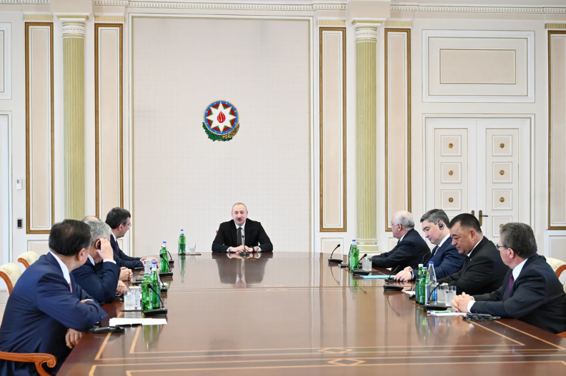 İlham Əliyev TDT-yə üzv dövlətlərin hökumət başçılarının görüşünün iştirakçılarını qəbul edib - FOTO