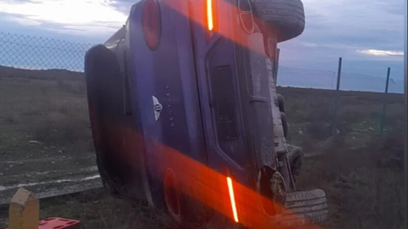 Bakı-Quba yolunda "Bentley" aşdı, 1 nəfər xəsarət aldı (VİDEO)