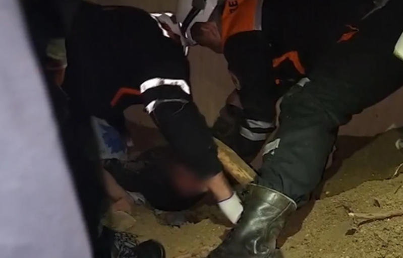 Bakıda torpaq uçqunu - Fərdi yaşayış evi çökdü: 30 yaşlı qadın XƏSARƏT ALIB - VİDEO