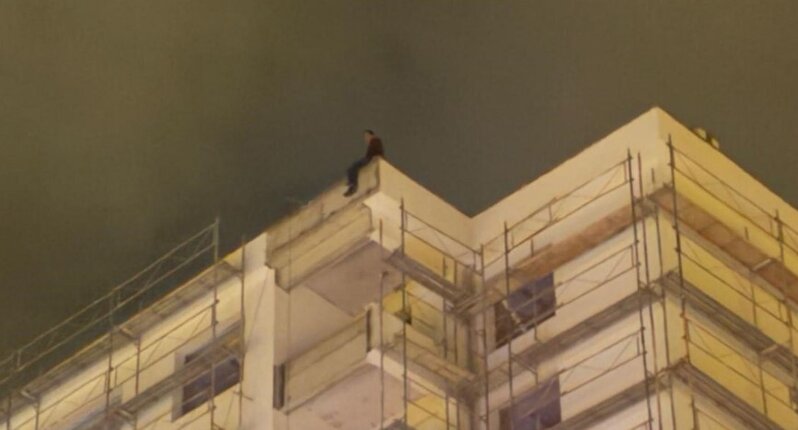 İntihara cəhd edən şəxs 3 saat sonra xilas edildi