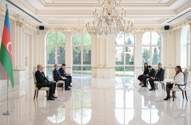 İlham Əliyev Kolumbiyanın yeni təyin olunmuş səfirini qəbul edib - FOTO