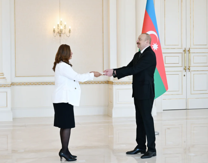 İlham Əliyev Kolumbiyanın yeni təyin olunmuş səfirini qəbul edib - FOTO