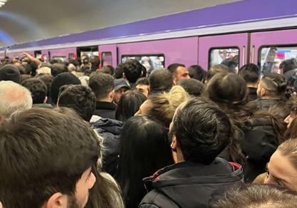 Bakı metrosuna giriş bağlandı - Sərnişinlər çıxarılır