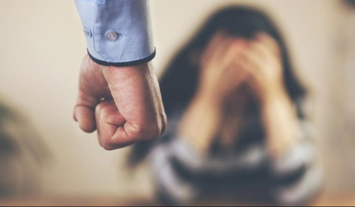 Ərindən ayrılan üç uşaq anasını SEVGİLİSİ DÖYDÜ