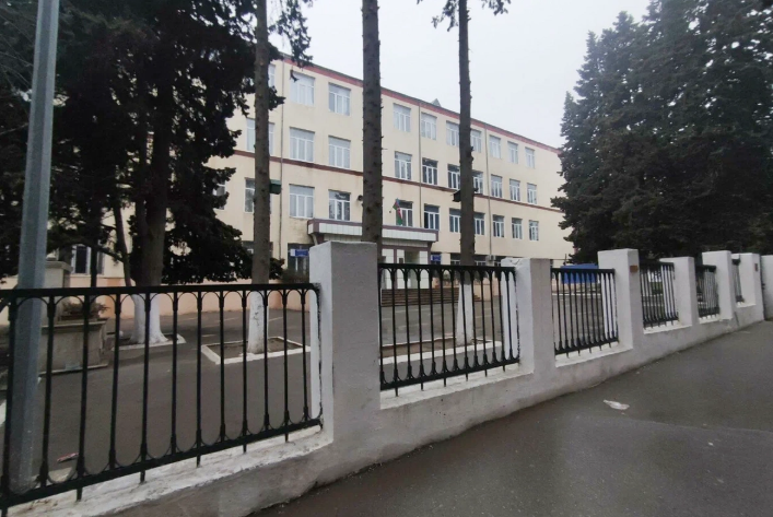 VII sinif şagirdi məktəbdə özünə xəsarət yetirdi - SƏBƏB