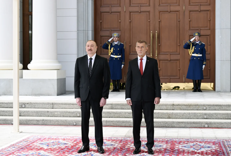 İlham Əliyev Çexiyanın baş nazirini Qəbələdə qarşıladı - FOTO