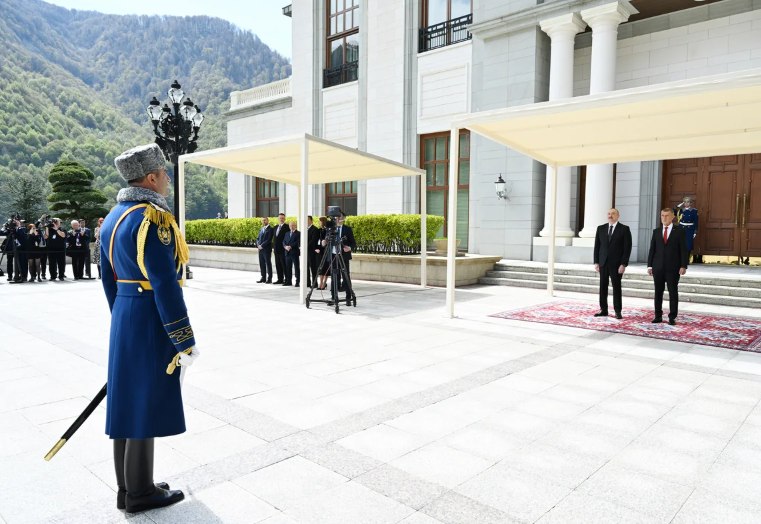 İlham Əliyev Çexiyanın baş nazirini Qəbələdə qarşıladı - FOTO
