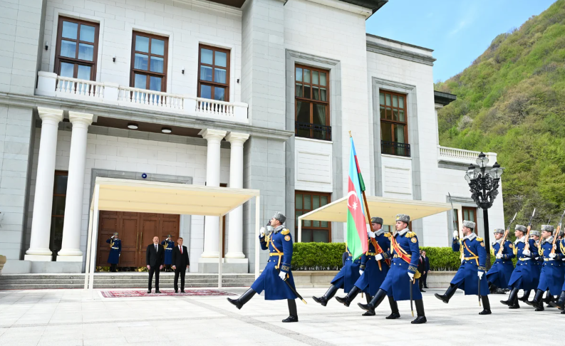 İlham Əliyev Çexiyanın baş nazirini Qəbələdə qarşıladı - FOTO