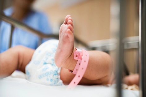 1 yaşlı körpə pnevmaniyadan ölüb