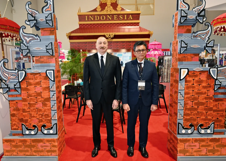 İlham Əliyev 19-cu "Caspian Agro Week" və 31-ci "InterFood Azerbaijan" sərgiləri ilə tanış olub - FOTO
