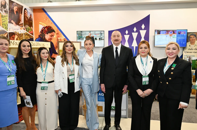 İlham Əliyev 19-cu "Caspian Agro Week" və 31-ci "InterFood Azerbaijan" sərgiləri ilə tanış olub - FOTO
