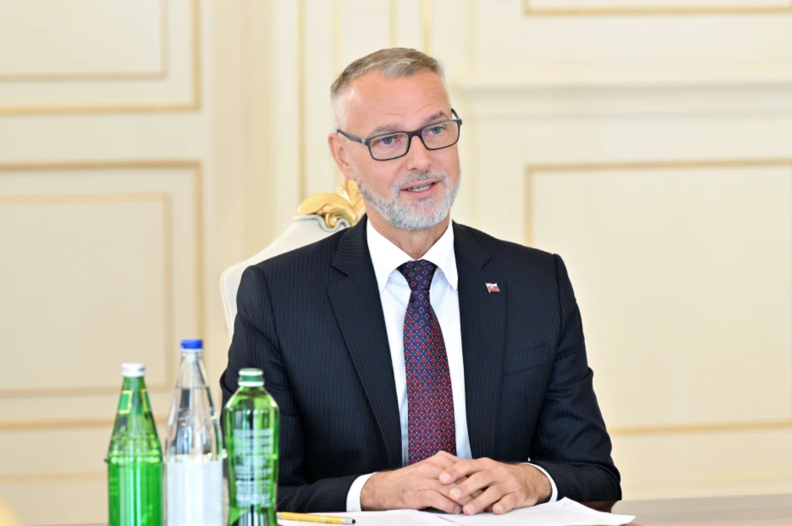 İlham Əliyev Slovakiya Milli Şurası sədrinin başçılıq etdiyi nümayəndə heyətini qəbul edib - FOTO