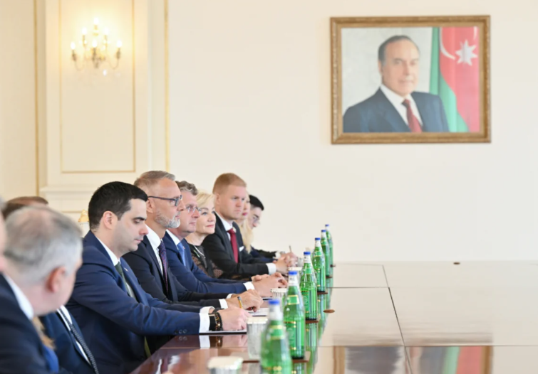 İlham Əliyev Slovakiya Milli Şurası sədrinin başçılıq etdiyi nümayəndə heyətini qəbul edib - FOTO