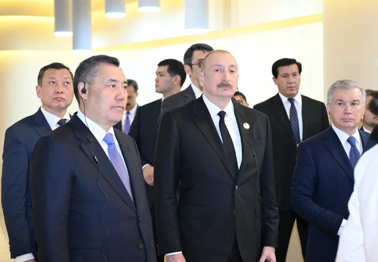 İlham Əliyev və TDT-nin qeyri-rəsmi Zirvə görüşünün digər iştirakçıları Türküstanda bir sıra mədəni məkanlarla tanış olublar - FOTO